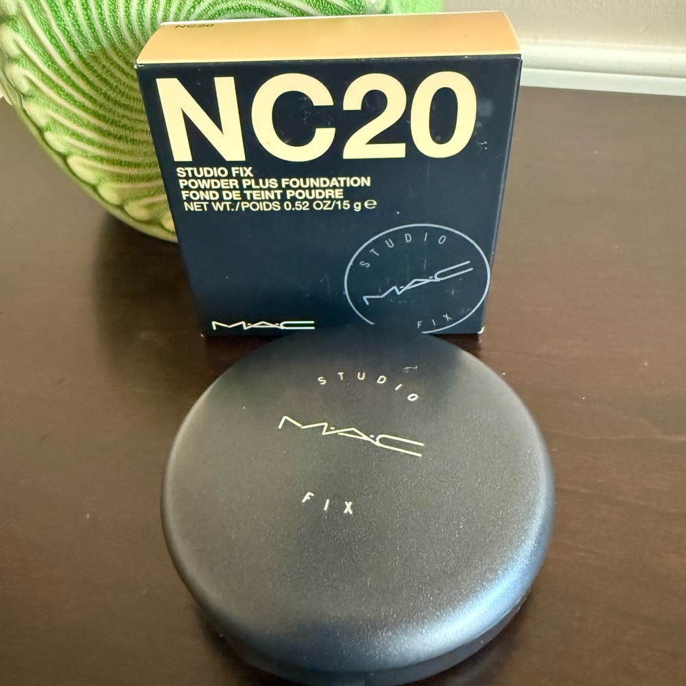 NC20 ~ MAC Studio Fix Powder Plus Foundation, Original Formula, Full Size, NIB - Picture 3 of 4